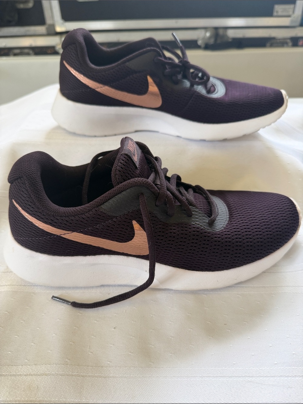 Nike Women’s Purple Mesh Athletic Shoes with Rose Gold Swoosh - Picture 4 of 6
